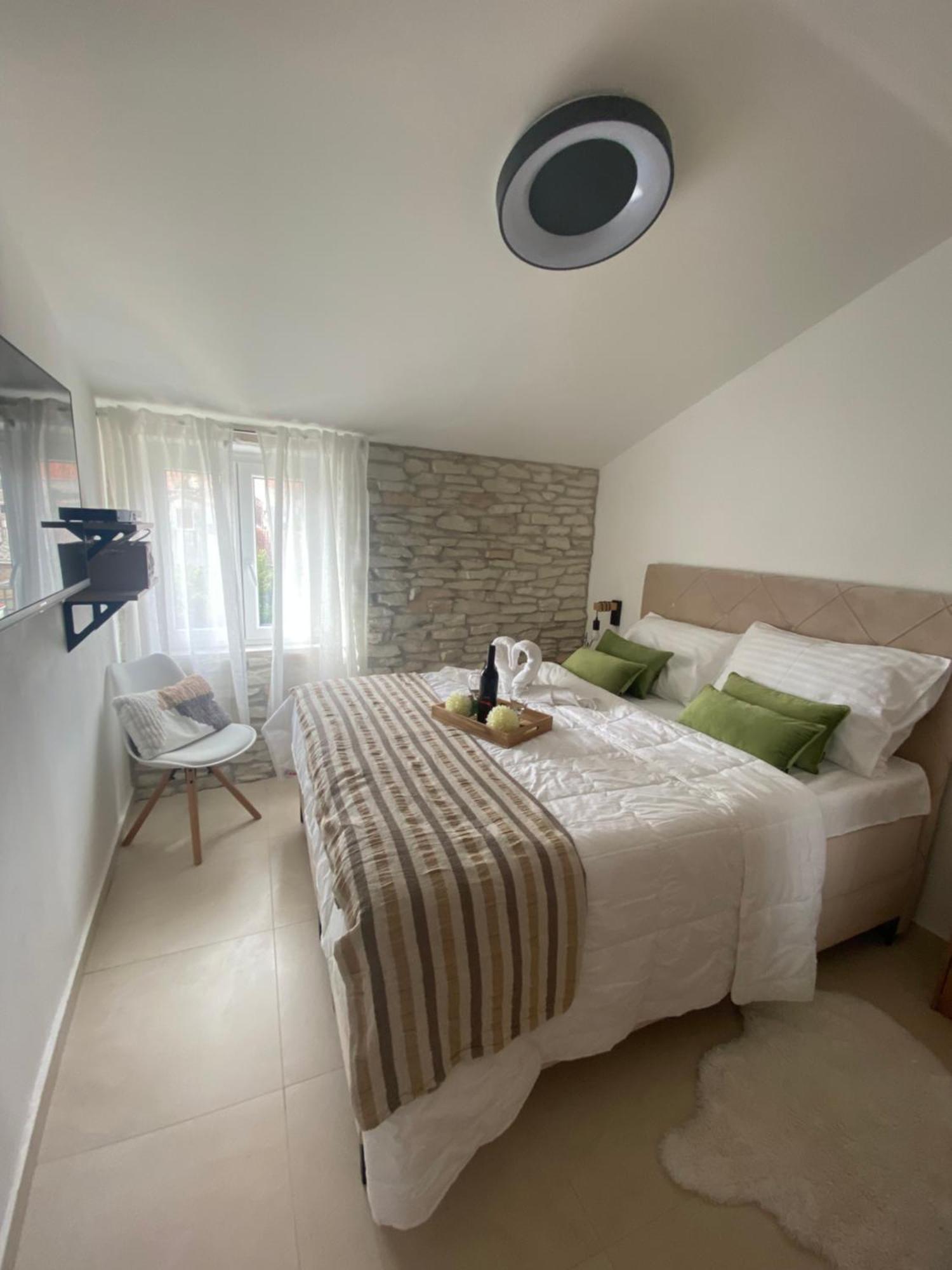 Cozy Seaview Retreat